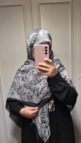 روسری نخ یونیک وارداتی قواره ۱۴۰